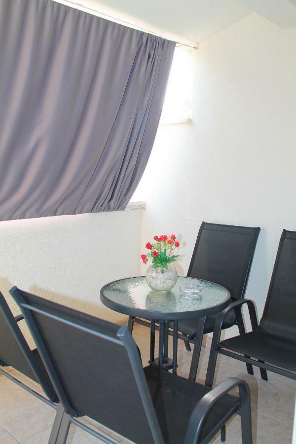 Apartamento Malo Misto Dugi Rat Exterior foto